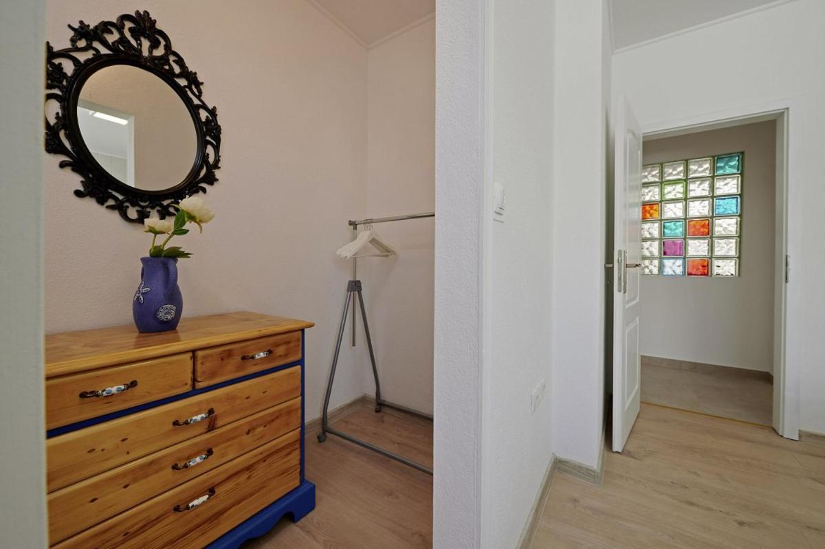 Smuketa In Trogir Haus Fuer 4 Personen Exterior foto